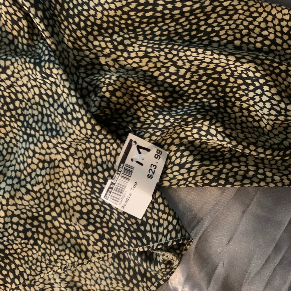 Laura’s boutique long sleeve tie front blouse